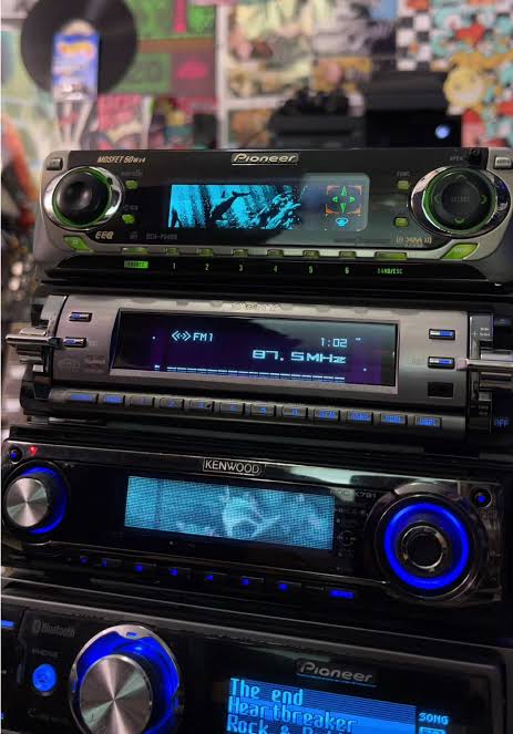 Rotating faceplate Kenwood — the Circuit City era.