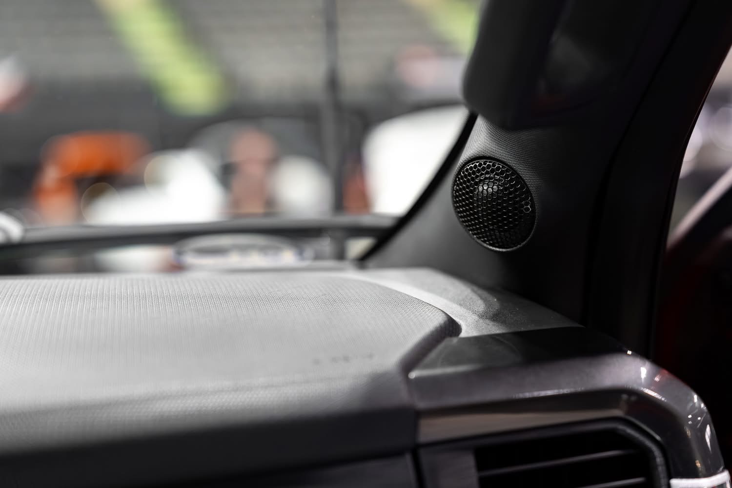 Passenger Pillar Tweeter